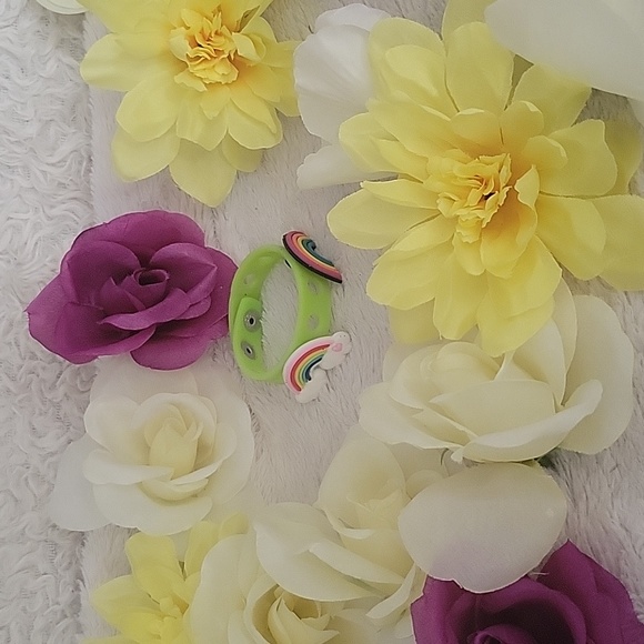 Custom kids' shoes size 13-1 with rainbow bracelet - Picture 6 of 7